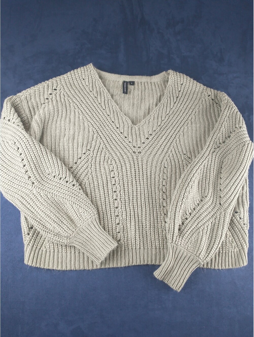 Moon& Madison Pullover Sweater, Knitted, V Neck Green Sage Color, Size S